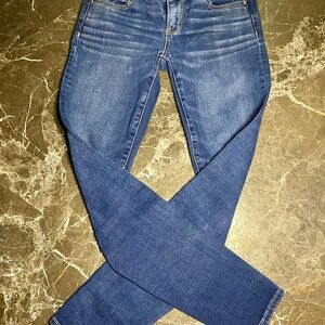American Eagle Outfitters Blue Super, Super Stretch Jegging Jeans. Size 0